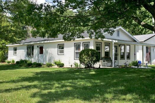 affordable home by castle rock lake