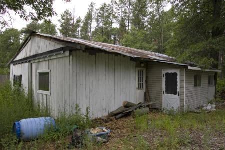 property has a shed / garage on it