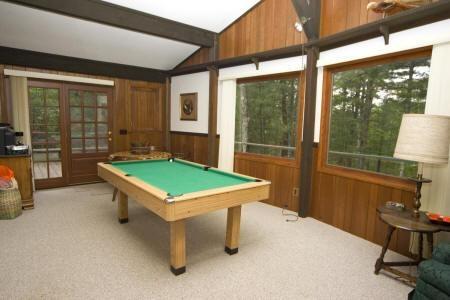 spacious family room to entertain guests