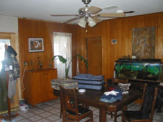 spacious dining room for meal time