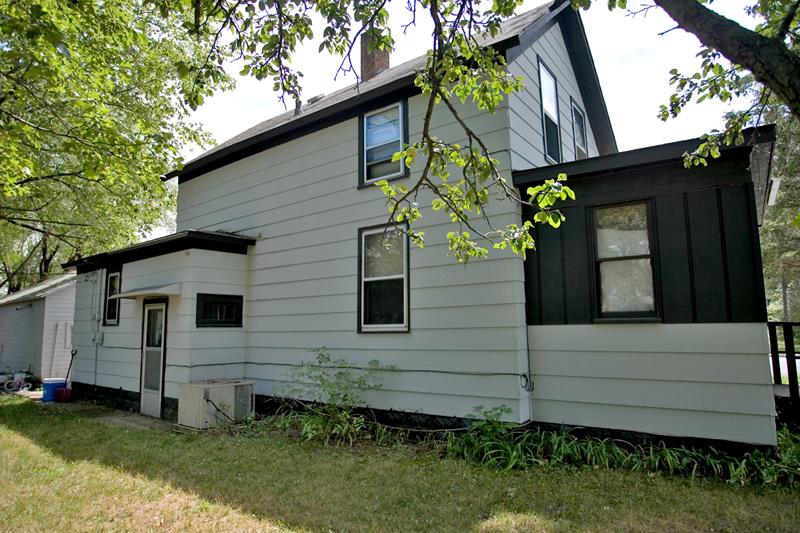 Enjoy In-Town Convenience Near Wisconsin Lakes!