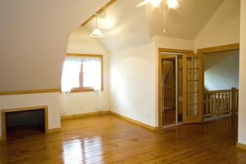 Full Sized Master Bedroom Next To Extra Loft!
