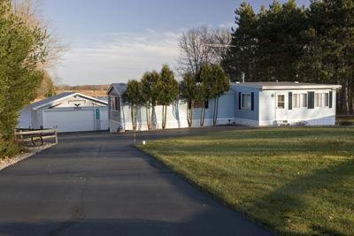 3 Bedroom Country Home On Blue Lake