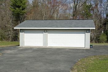 Large Front Deck For Family Entertaining