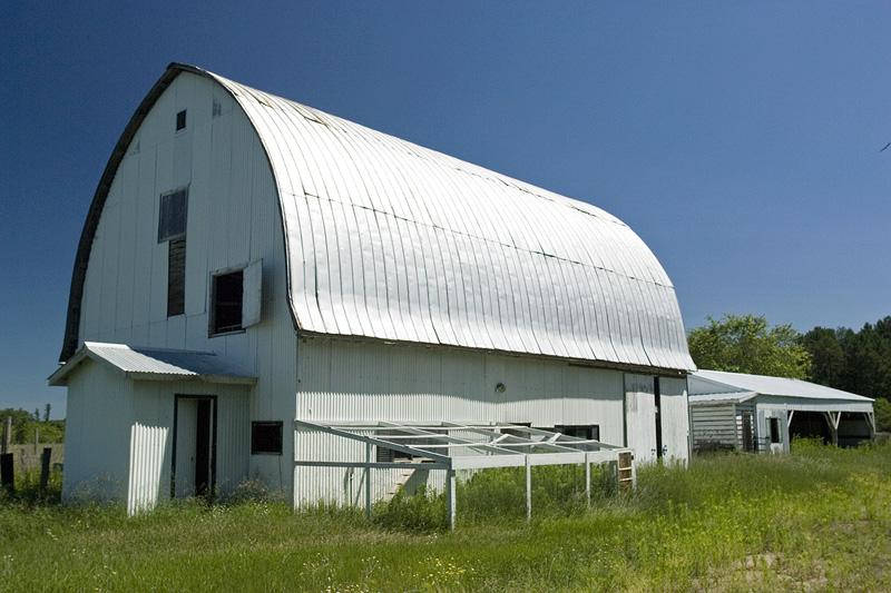 Large Barn With Setup For Animals!